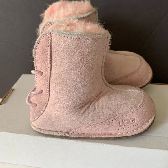 PINK UGG BOO CRIB BOOTS BABY SUEDE SIZE M - Picture 1 of 10